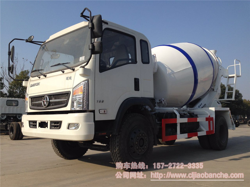 河南新乡赵总在我厂定购2台6.5方大运搅拌车