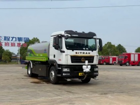 重汽汕德卡纯电洒水车