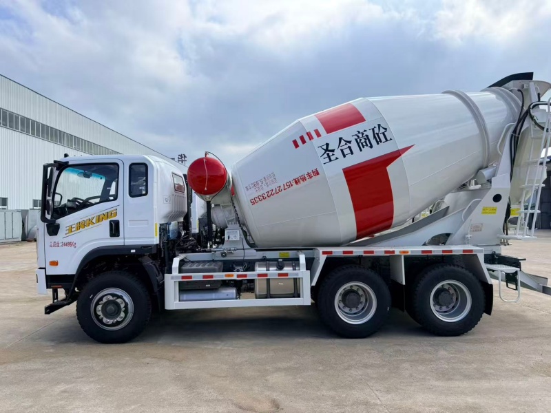 湖北荆州市某商混站喜提两台十方搅拌车