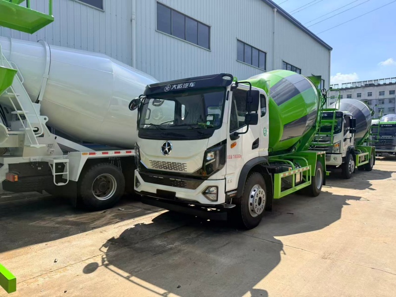 大运7方搅拌车